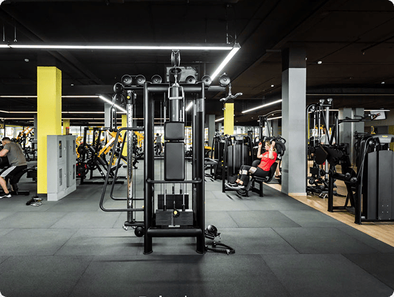 Members training on strength machines